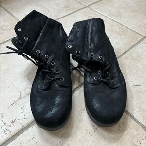 Arizona black boots. Faux suede. Laces. Knit at the top. Size 11 GUC